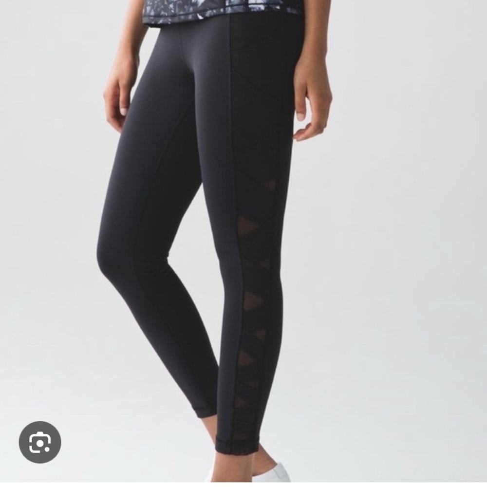 Lululemon Rise and Flow Mesh Criss Cross Tight size 6